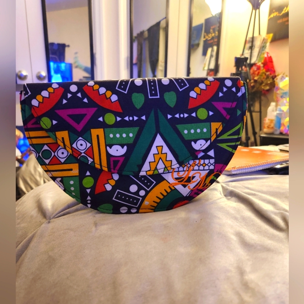 Trendy Geometric Pattern Clutch